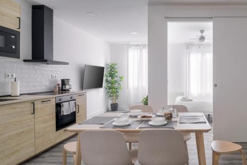 1893 apartment 180 m. from the Old Town, A/C