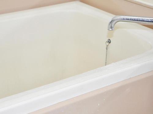 a white bathtub with a water faucet at Tuktuk House in Kawagoe
