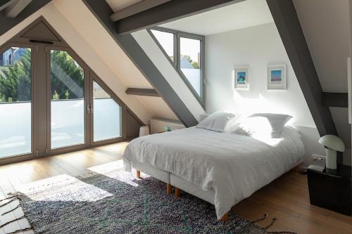 Postel nebo postele na pokoji v ubytování Maison d'architecte - Piscine