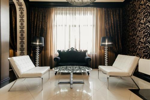 a living room with two chairs and a table at Weekend Boutique Hotel in Chişinău