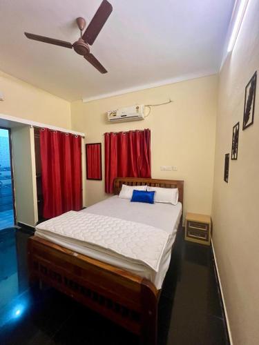 Ένα ή περισσότερα κρεβάτια σε δωμάτιο στο the DUO Restaurant and Stays