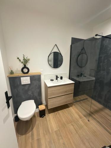 Ванна кімната в Maison moderne à Carbon Blanc