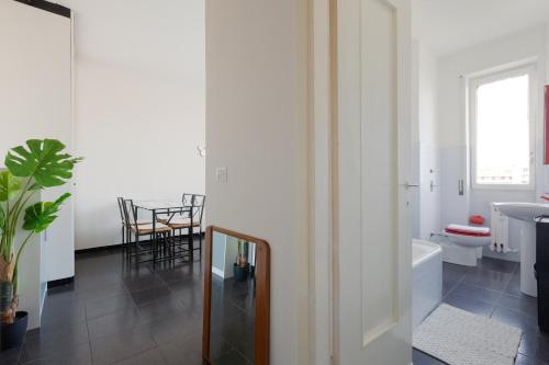 GuestHost - Corvetto M3 - Comfy Apt with balcony!