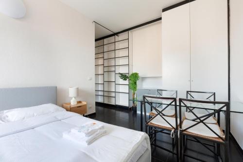GuestHost - Corvetto M3 - Comfy Apt with balcony!