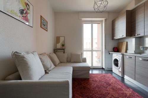 GuestHost - Corvetto M3 - Comfy Apt with balcony!