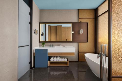 Ein Badezimmer in der Unterkunft JW Marriott Hotel Xi'an Southwest
