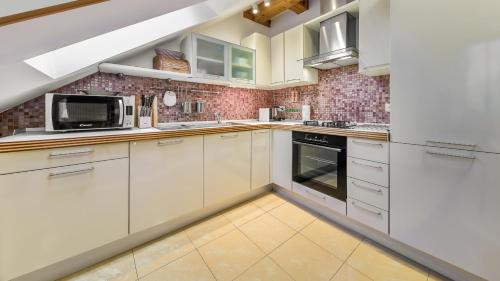 Flexible SelfCheckIns Zagreb 284 - 2 Bedroom Apartment - Loggia - Keybox Entry