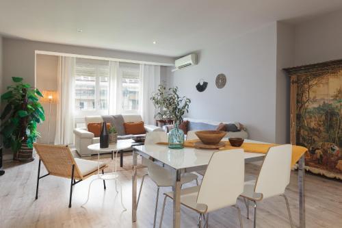 LetsGo Diagonal Avenue Apartment