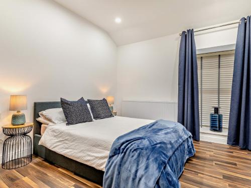 Ένα ή περισσότερα κρεβάτια σε δωμάτιο στο 2 Bed in Buxton 94058