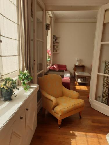 Χώρος καθιστικού στο Appartement haussmannien cosy