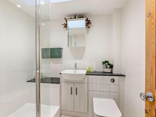 Ένα μπάνιο στο 2 Bed in Great Broughton 94220
