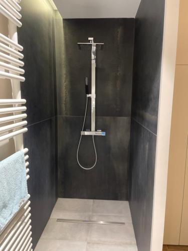 Ένα μπάνιο στο Chambre B&B dans appartement vue Saône calme absolu