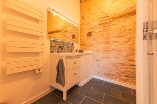 a bathroom with a sink and a shower at Chambres et table d'hôtes - Les Jardins de la Longagne in Saussenac
