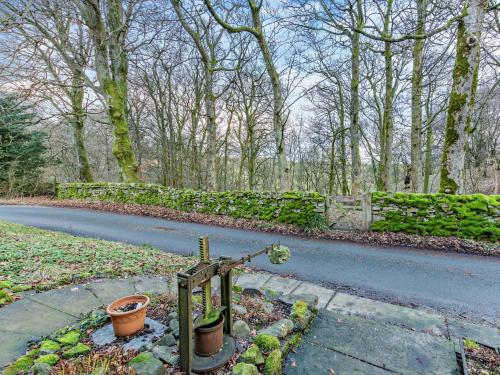 a road with a fence and plants on the side at 1 Bed in Hawes 94120 in Hawes