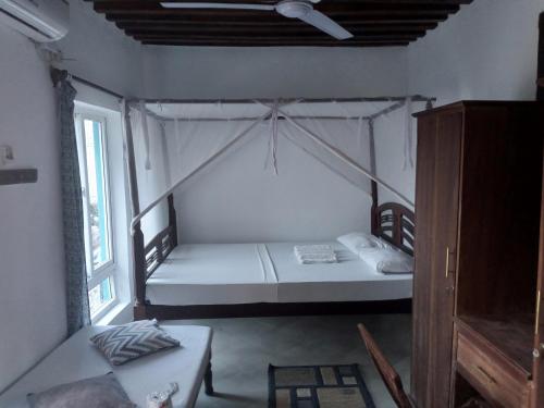 Cama o camas de una habitación en Bahari Hotel