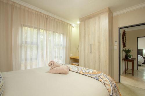 Ένα ή περισσότερα κρεβάτια σε δωμάτιο στο EDJAMI Guest House