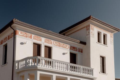 a white building with a balcony on top of it at LA CASA DI LAURA in Valdobbiadene