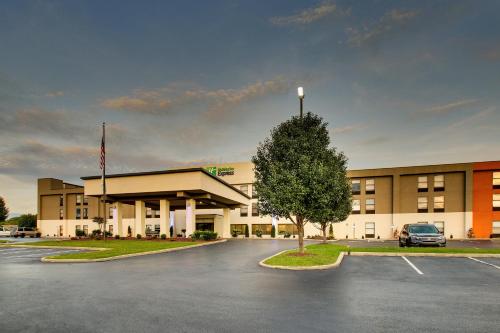 a car parked in a parking lot in front of a hospital at Holiday Inn Express - Horse Cave by IHG in Horse Cave