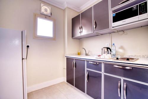 Cucina o angolo cottura di Quiet Dreams - Serviced Apartments Al-Nour Branch