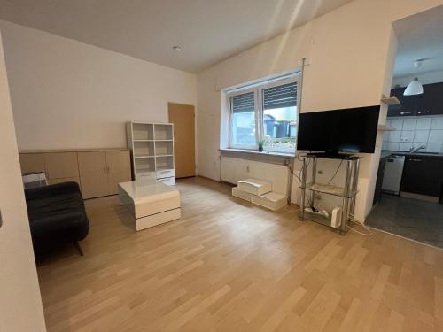 a living room with a couch and a television at Wohnung im Herzen der Stadt ,Nähe Stadion. in Dortmund