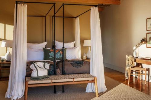 Cama o camas de una habitación en Samara Karoo Reserve