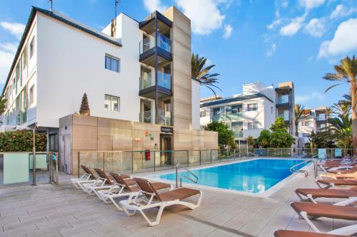 Paradise Sun - Stylish 1BR Apartment with Pool, Terrace & Rooftop Bar, 100 m from Corralejo Beach