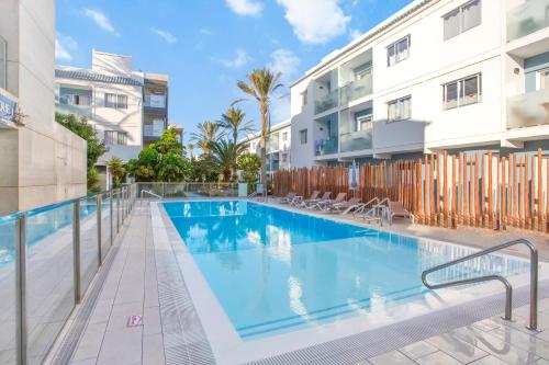 Paradise Sun - Stylish 1BR Apartment with Pool, Terrace & Rooftop Bar, 100 m from Corralejo Beach