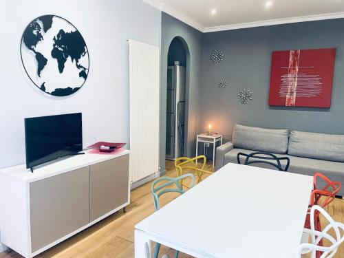 a living room with a couch and a flat screen tv at Casa Santarelli in Rome