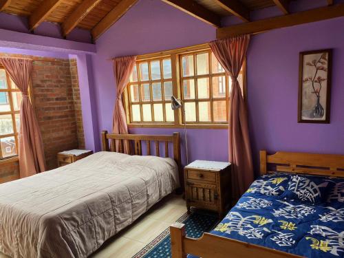 Una cama o camas en una habitación de El Peregrino