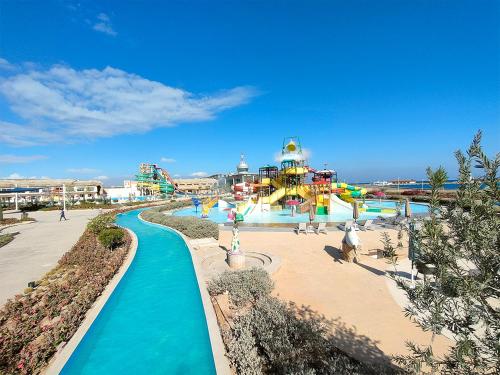 a water park with a water slide in the middle at Eastern El-Galala Aquapark Ain Sokhna in Ain Sokhna