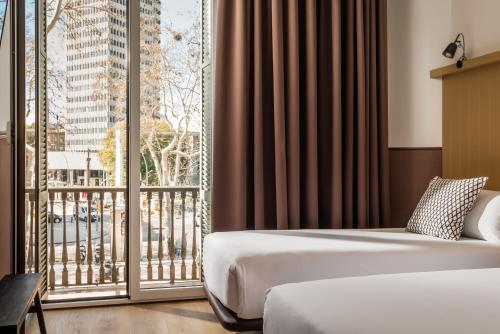 Кровать или кровати в номере BYPILLOW Ramblas