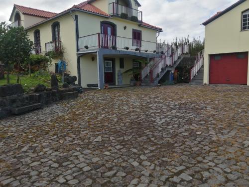 Afbeelding uit fotogalerij van Apartamento Solar dos Castanheiros in Prainha de Baixo