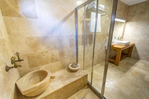 Bilik mandi di İskelem Otel