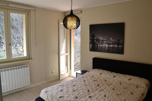 a bedroom with a bed and a large window at Dolce Casa Lago in Paratico