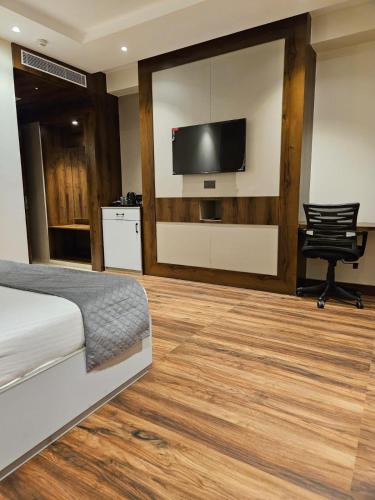 Televisyen dan/atau pusat hiburan di Four Leaf Hotel - AKOSHA