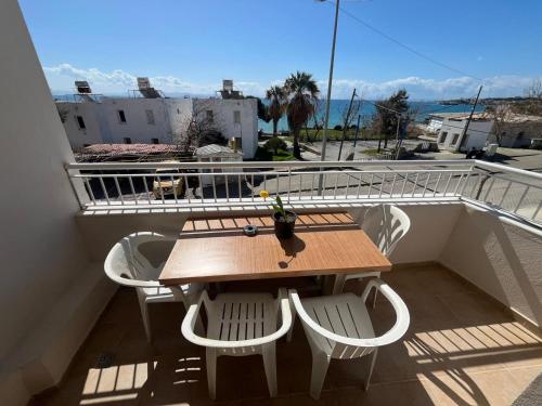 Φωτογραφία από το άλμπουμ του HOLIDAY APART 50 meters to BEACH, Sea view apartments στο Ντιντίμ