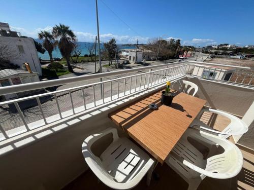 Φωτογραφία από το άλμπουμ του HOLIDAY APART 50 meters to BEACH, Sea view apartments στο Ντιντίμ