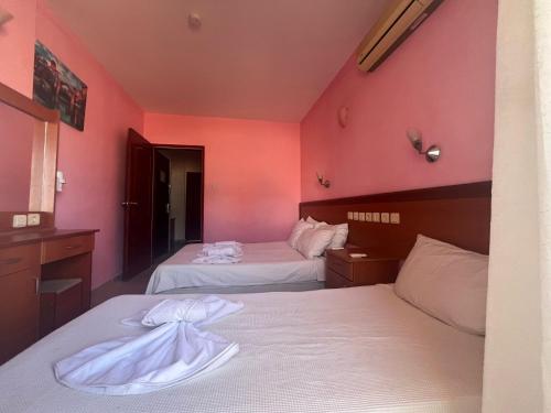 Φωτογραφία από το άλμπουμ του HOLIDAY APART 50 meters to BEACH, Sea view apartments στο Ντιντίμ