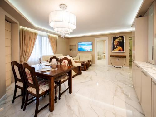 Posezení v ubytování Paradise Center Premium Suite 1