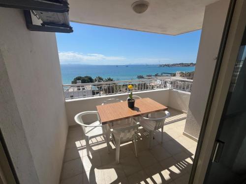Φωτογραφία από το άλμπουμ του HOLIDAY APART 50 meters to BEACH, Sea view apartments στο Ντιντίμ