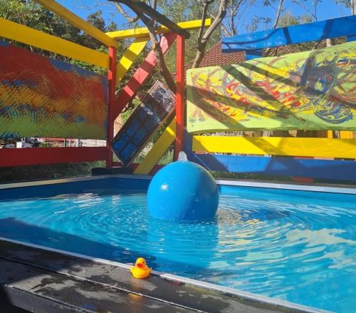 a pool with a blue ball in the water at Tiny House Lotta in Stuer