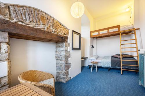 a room with a loft bed and a bunk bed at Wohnung Burggarten in Trendelburg