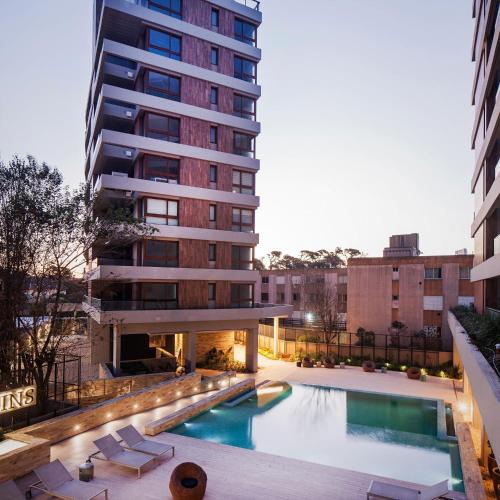 Πισίνα στο ή κοντά στο BTWINS Pinamar Dpto Top 8vo al mar c balcon c parrilla c cochera Pileta cubierta descubierta sauna gym cine