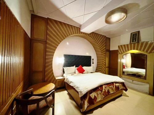 En eller flere senge i et værelse på Ganga Hotel Near Mall Road