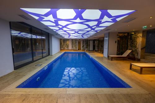 Kolam renang di atau dekat dengan Tryp By Wyndham Istanbul Sancaktepe