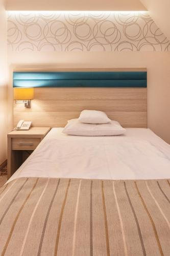 Postel nebo postele na pokoji v ubytování Hotel Cesarskie Ogrody