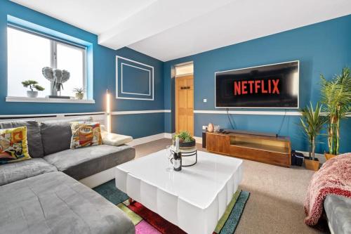 a living room with a couch and a tv at Luxurious 3 Bedroom Apartment in Park Estate in Nottingham