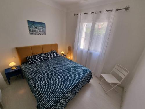 a bedroom with a large bed and a window at Maison Canétoise familiale 10 min de la plage 6EDGRA20 in Canet-en-Roussillon