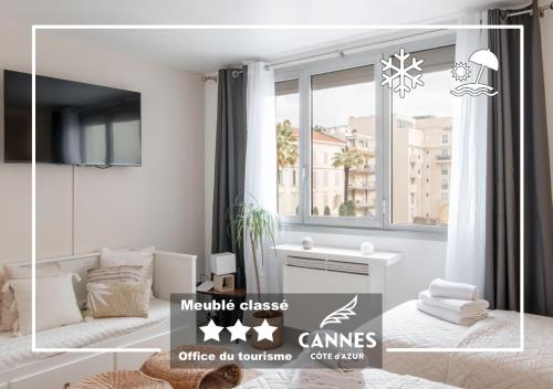 - un salon avec une télévision et une chambre dans l'établissement Azur Évasion Meublé Classé 3 etoiles Croisette Festival Residence Grand Hôtel, à Cannes