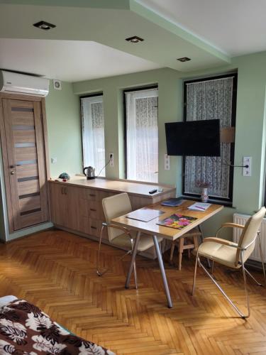 Μια τηλεόραση ή/και κέντρο ψυχαγωγίας στο M&M APARTMENTS